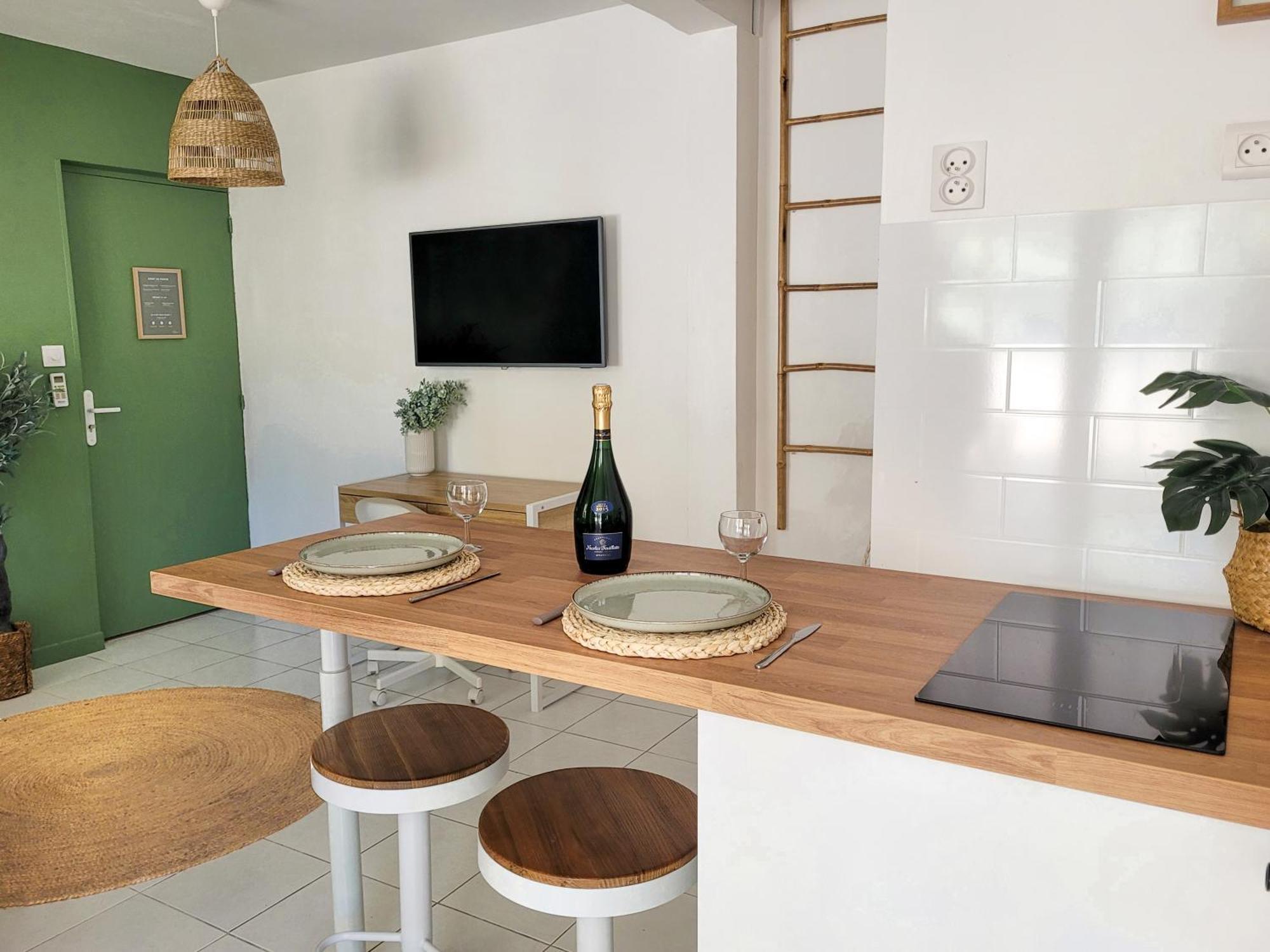 Studio Double Climatise Avec Terrasse - Proche Tram & Centre Montpellier Exterior foto